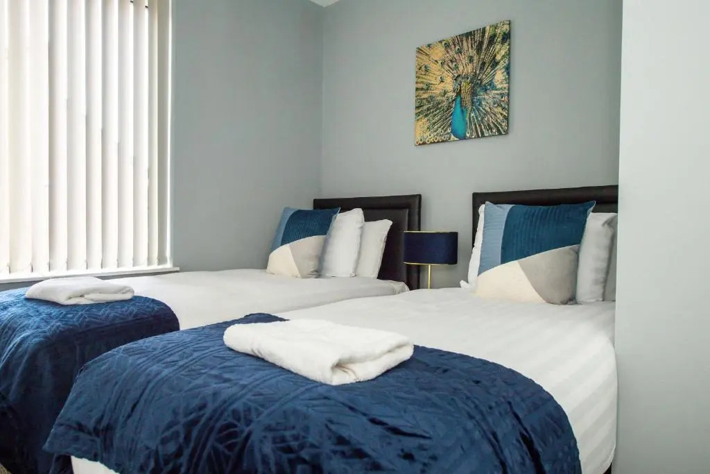 Large Contractor & Worker House - Free Parking - by ComfyWorkers