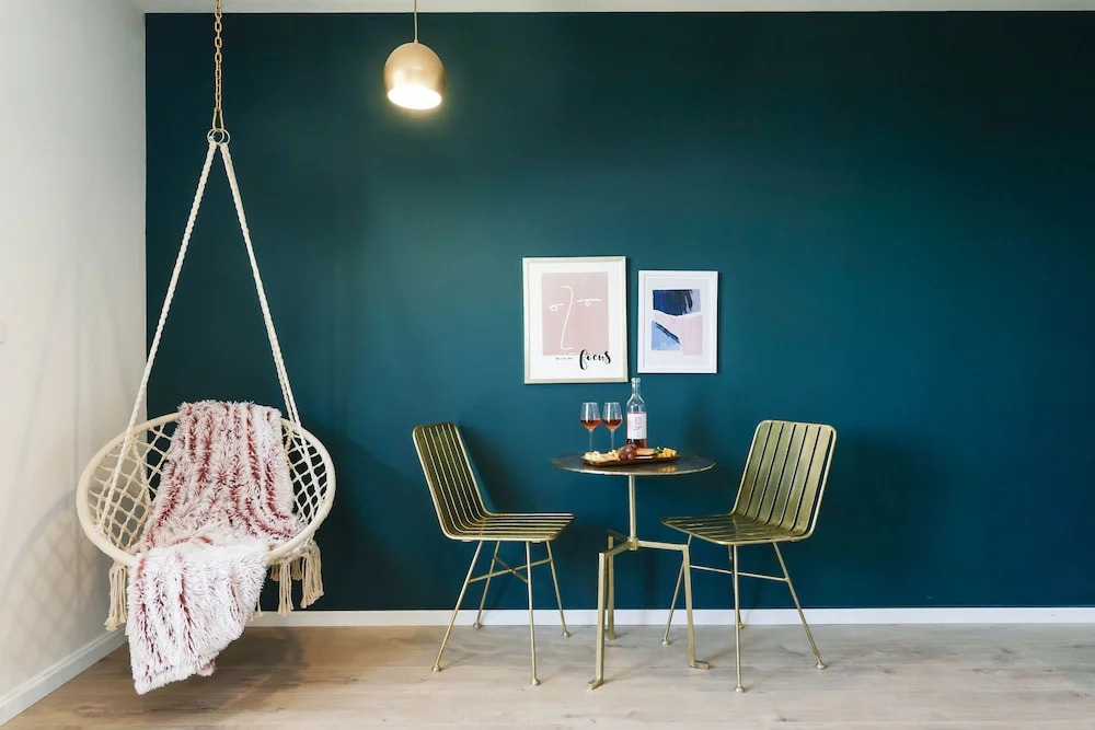 New - Trendy One Bedroom Apt, Most Popular Area