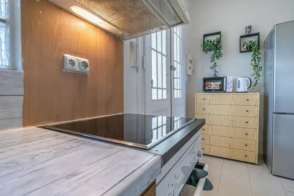 Chic 2BR Retreat Near Belvedere Palace