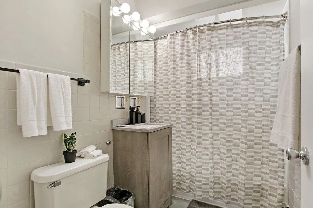 Posh 1BR Apartment in Arlington Heights