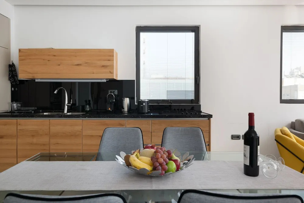Luxury 2BR Balcony near beach Parking