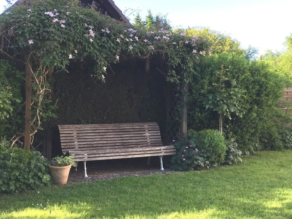 \"country House Flair\"