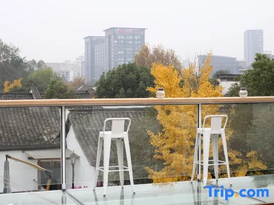 The Moon and Six Pence Hotel Hangzhou