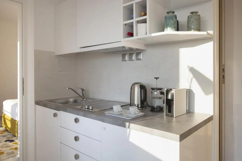 Acropolis Apartments