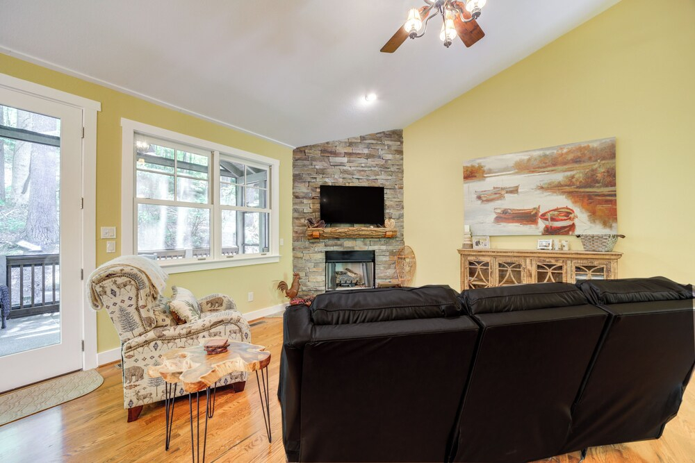 4 Mi to Lake: Tuckasegee Gem w/ Pool, Beach Access