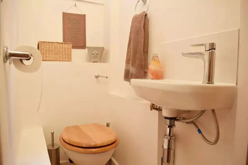 5 Bedroom Family Home Near Wimbledon