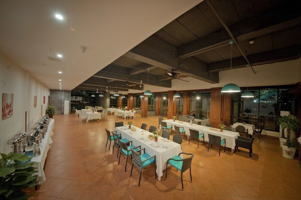 Guilin Crystal Crescent Moon Hotel