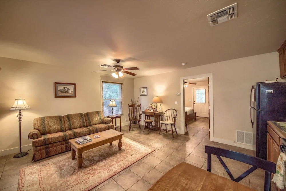 Annette's At Waldrip 1 Bedroom Cottage by RedAwning