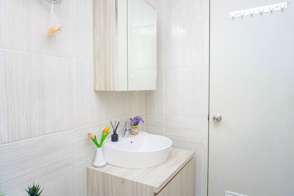 Comfy And Homely Space 2Br At Apartment Vasanta Innopark
