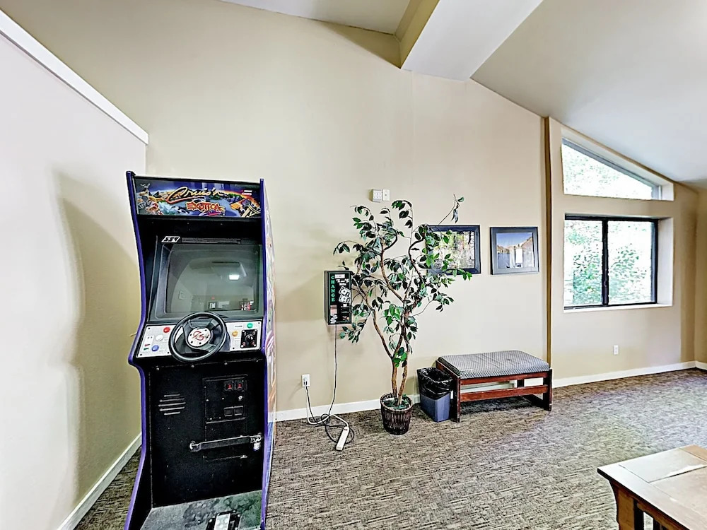 New Listing! Chic W/ Pool & Ski Back Trail 1 Bedroom Condo