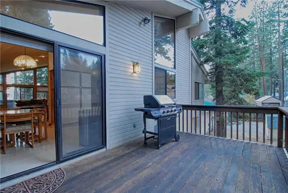 Walk to Lake! Large Home With Private Hot Tub, Yard Games and Lake Views! -sandy Shores Villa #182