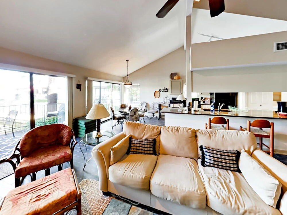 104 Horseshoe Bay Townhouse #18 2 Bedrooms 2 Bathrooms Townhouse