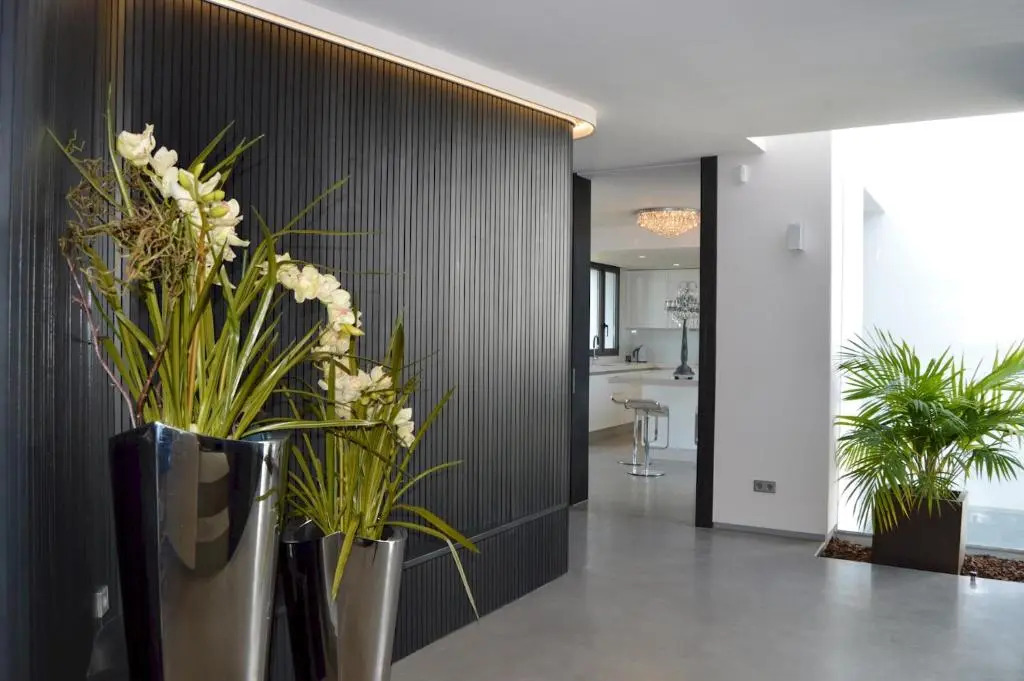 Modern Designer Villa 34121743 Direct Seafront Los Monteros Marbella for Holiday Rentals