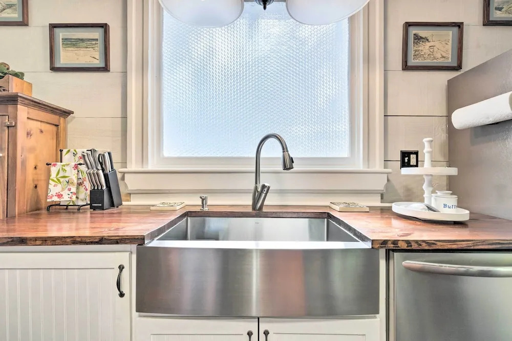 Historic Biloxi Bay Cottage w/ Beautiful View