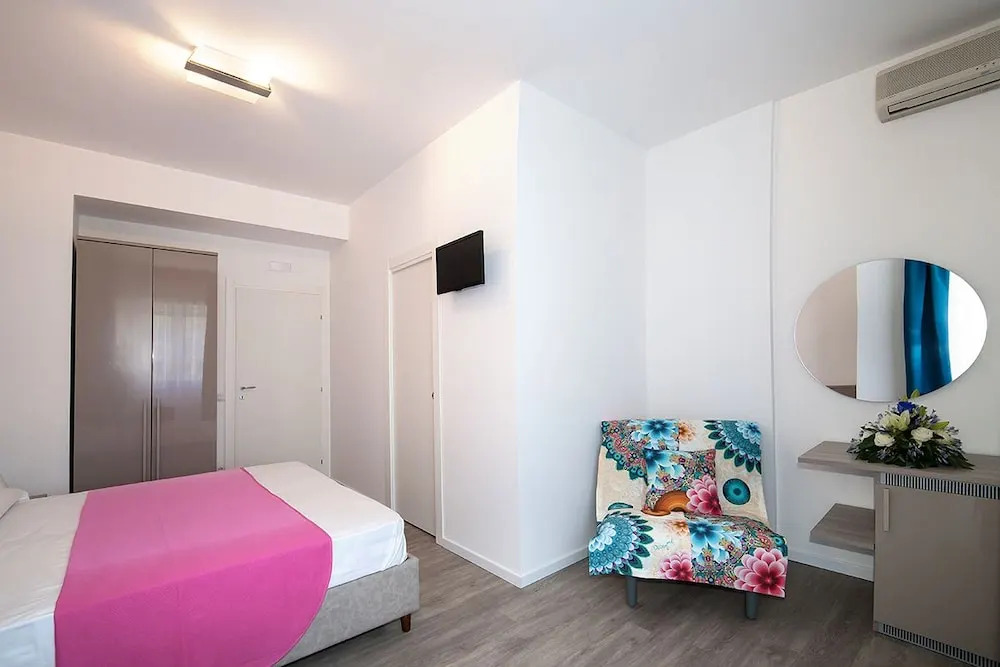 Sorrento Charm BB
