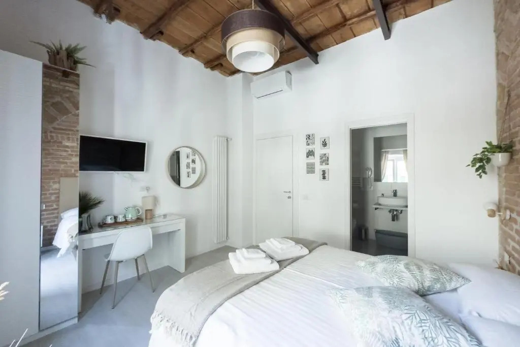 White Ostilia Apartments