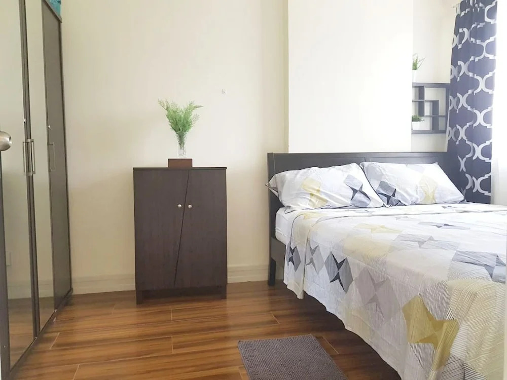Grand Residences Unit 12N by Comfyrooms