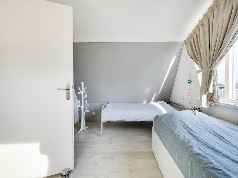 Holiday Home Noordwijk near Beach & Sauna