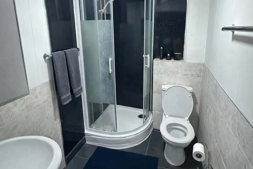 Apartment Sleeps 4 With Parking
