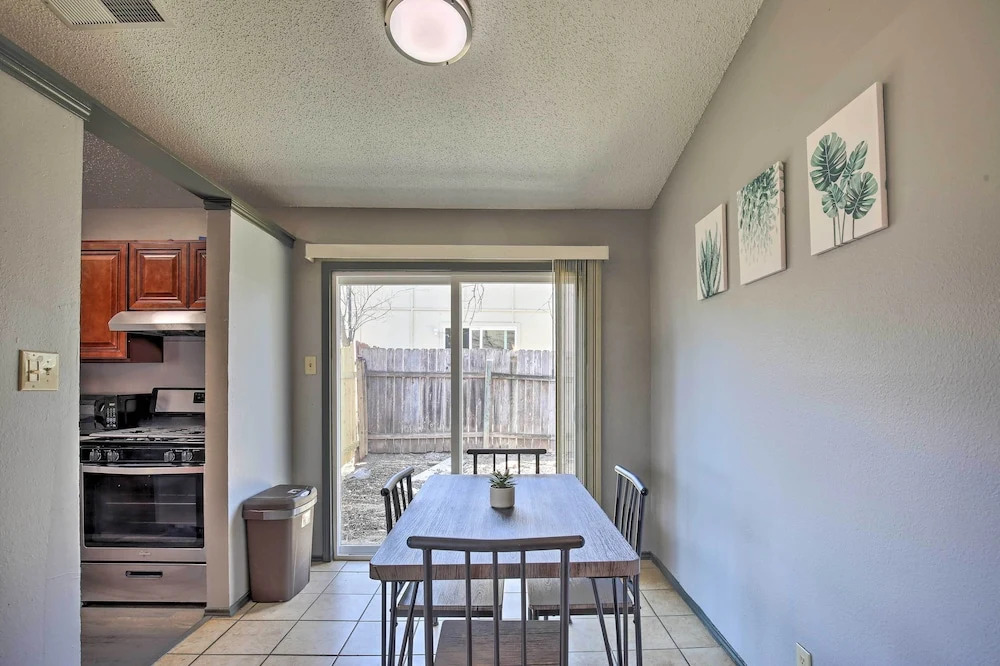 San Antonio Abode w/ Yard: 17 Mi to Downtown!