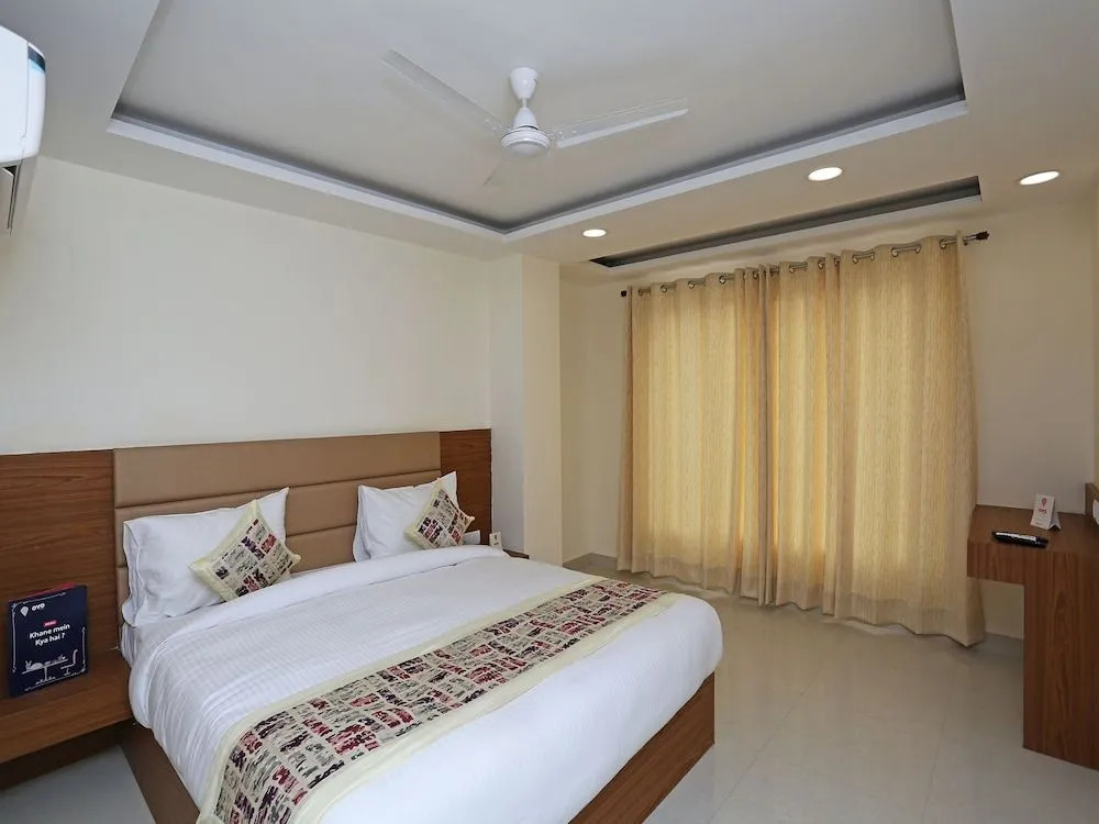 Capital O 12674 Hotel Grand Suites