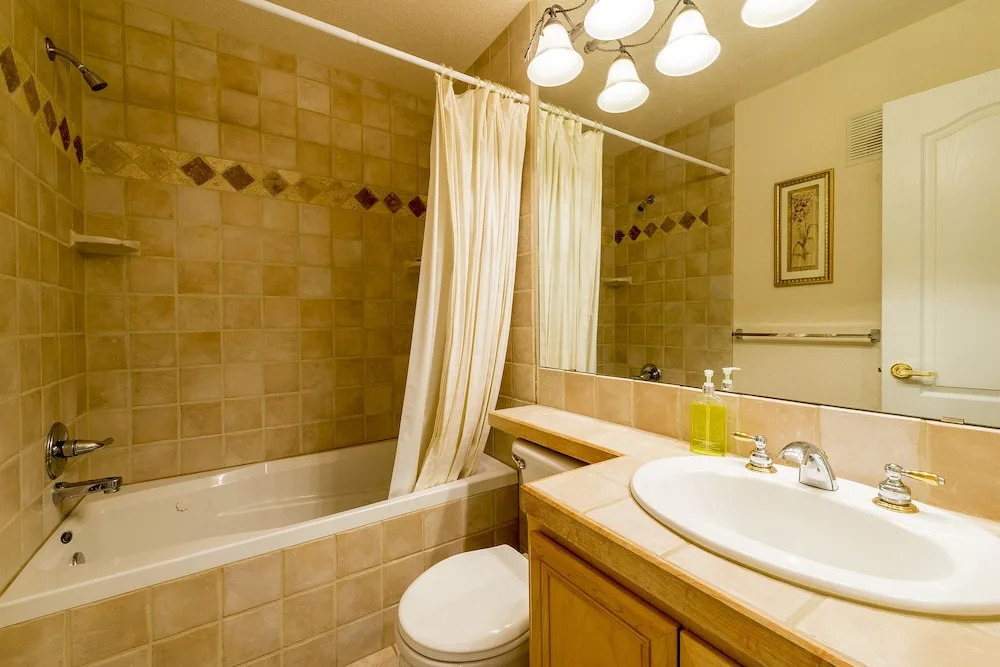 Villas 1450 - 3 Br Condo