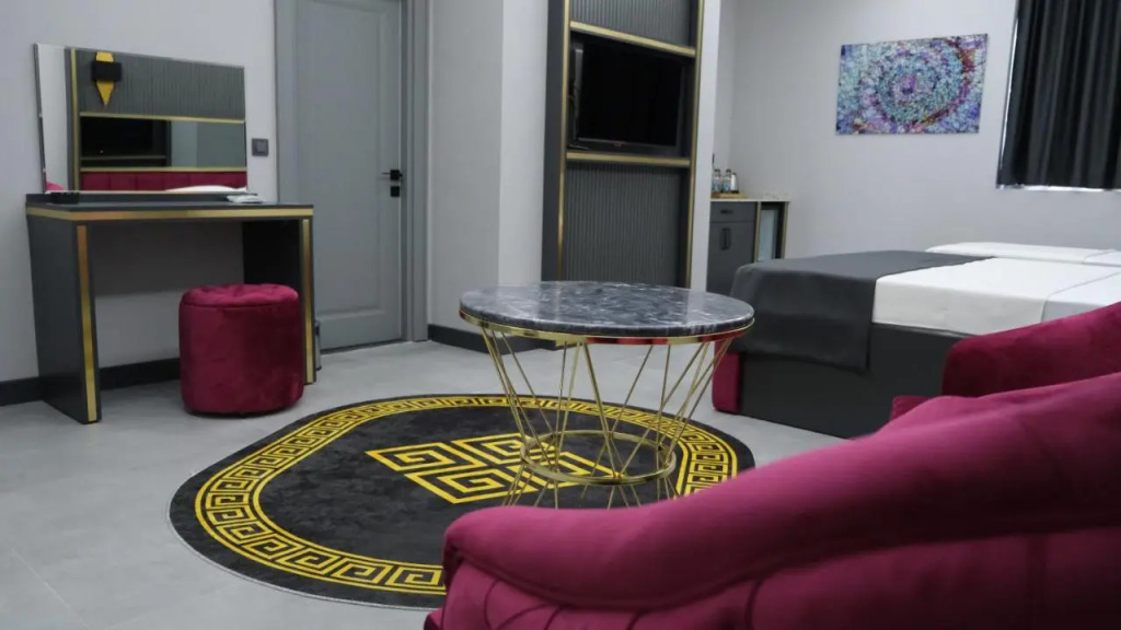 216 Prestige Hotel