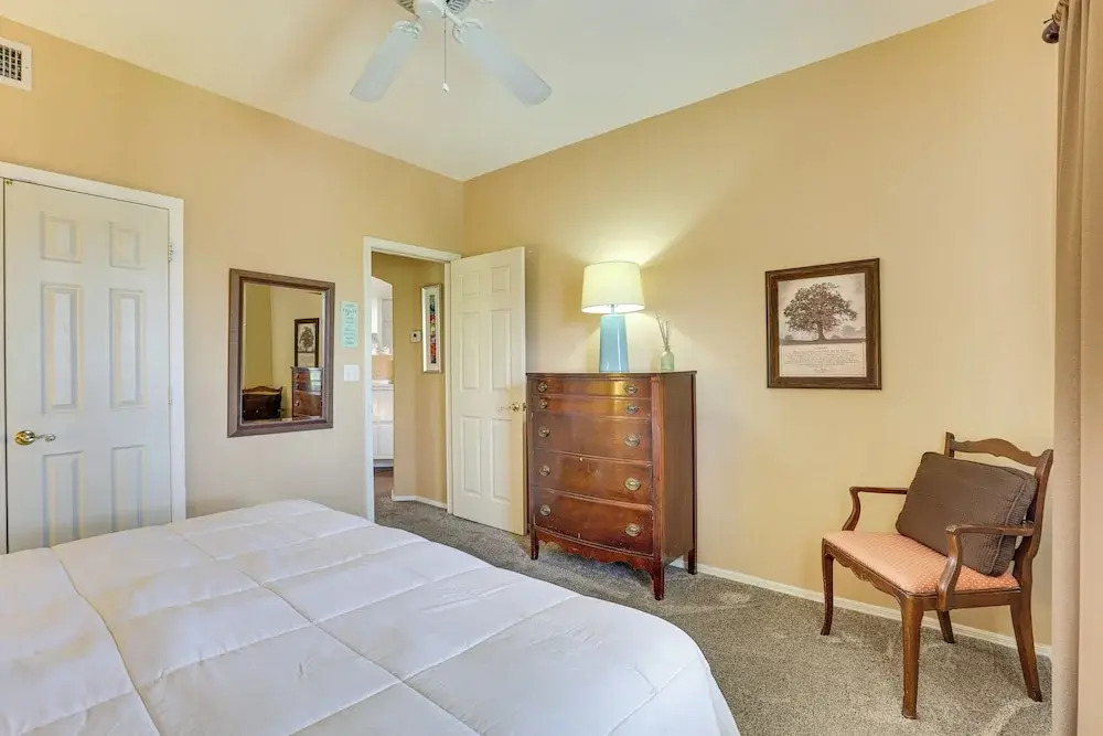 14 Mi to Dtwn: Phoenix Condo w/ Balcony & Spa!