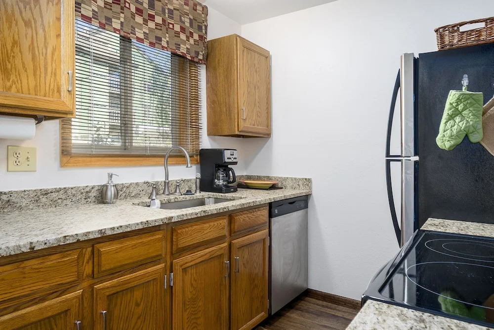 Shadow Run E109 - 2 Br Condo