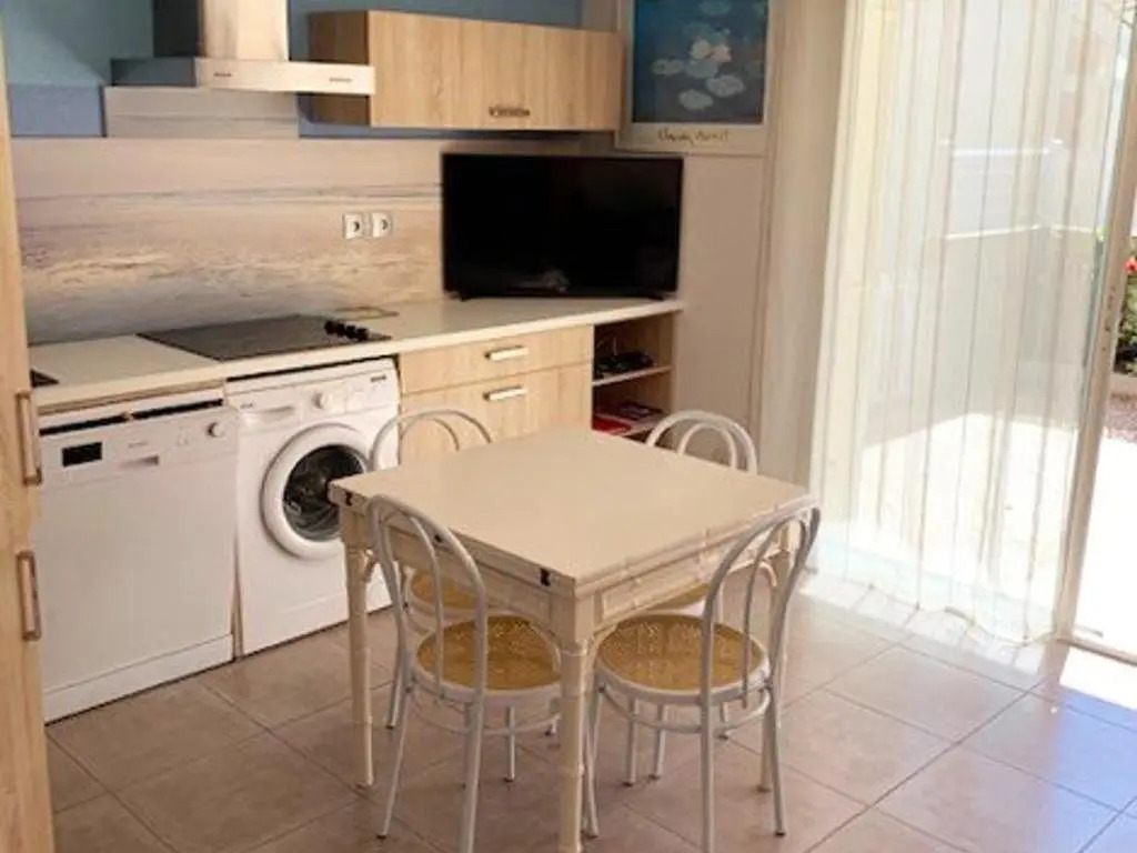 Villa climatisée pour 6 avec piscine et parking proche plage - FR-1-607-42
