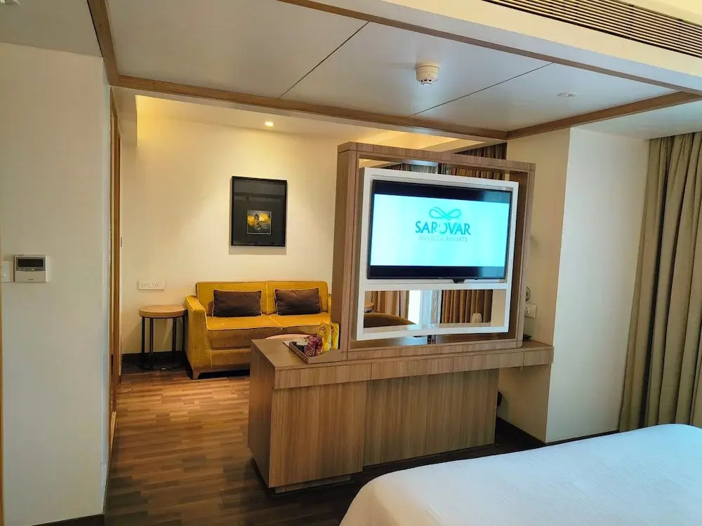 Royal Hometel Suites