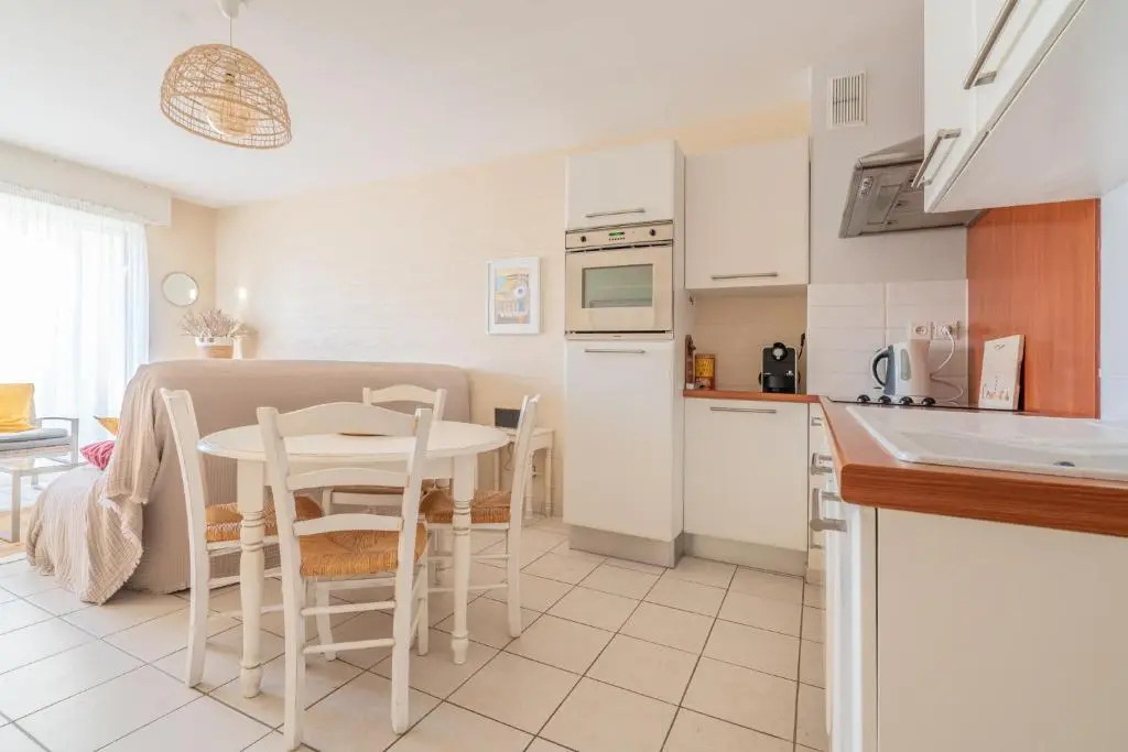 Agréable appartement et terrasse à 2 pas de la mer