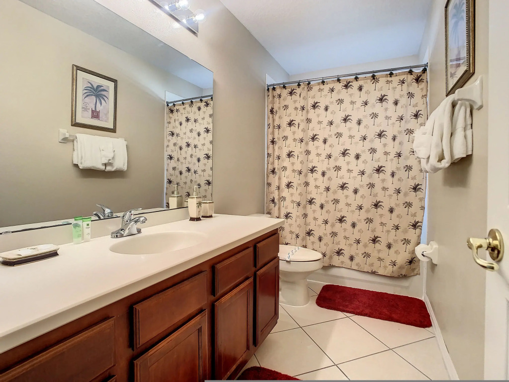 Fantastic 7 Bed 6 Bath in Prestigious Gated Comm