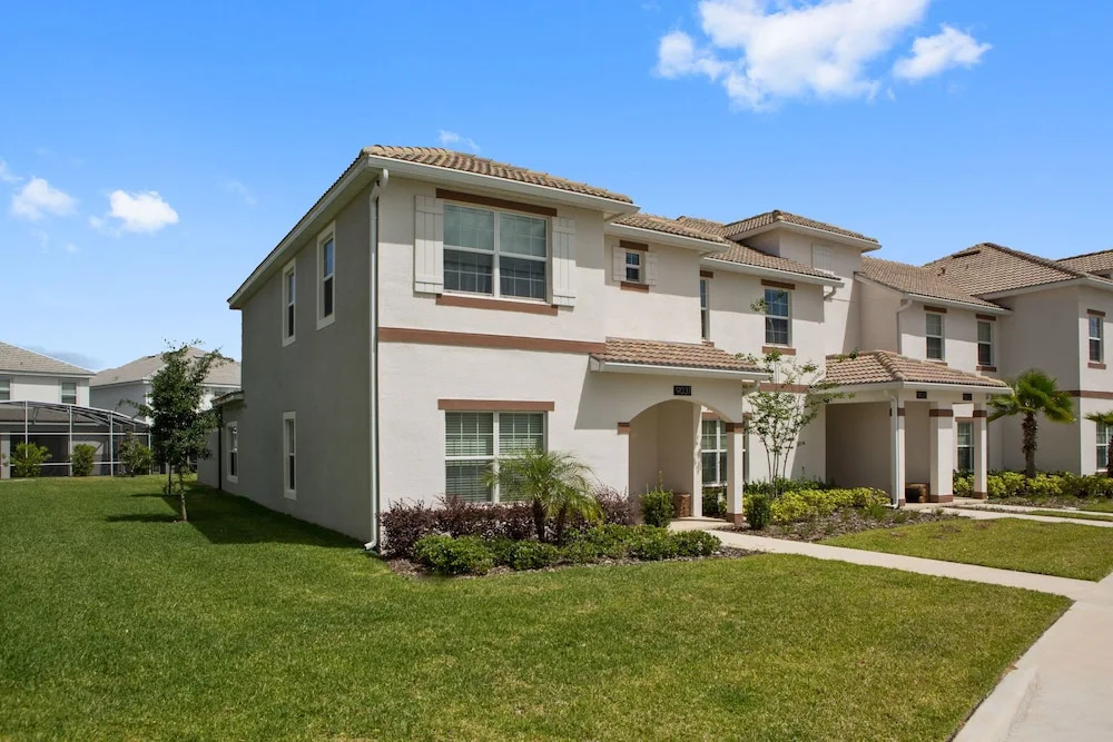 Tr_543r Scenic Champion 5 Bedroom Townhouse