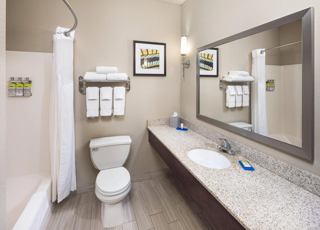 Holiday Inn Express Hotel & Suites Minneapolis - Minnetonka by IHG