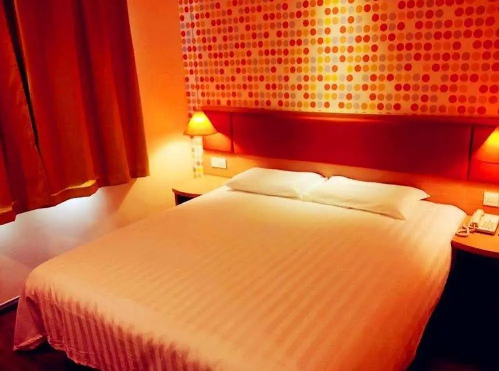 Home Inn Qingdao Chongqing South Road Metro Branch