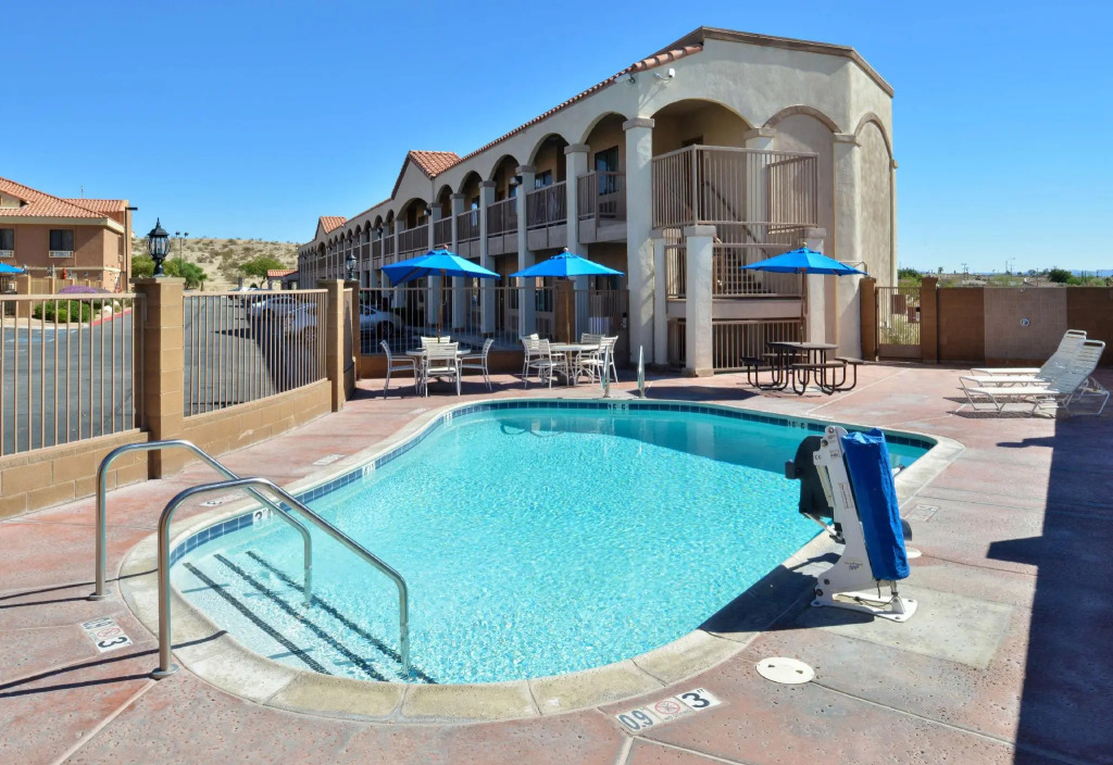 Starlight Inn & Suites Motel 29 Palms Joshua Tree National Park