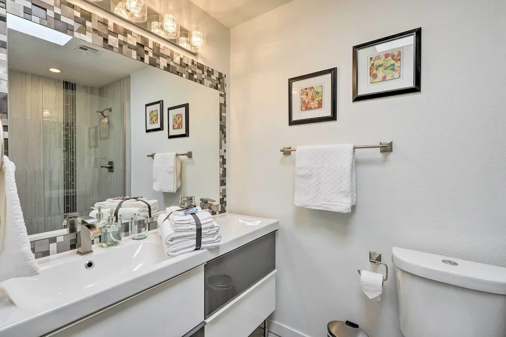 Chic Scottsdale Home w/ Balcony, Walk to Old Town!
