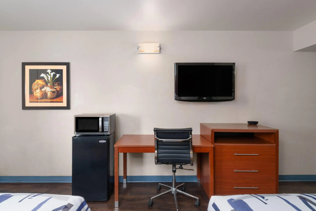 Travelodge by Wyndham Albuquerque West