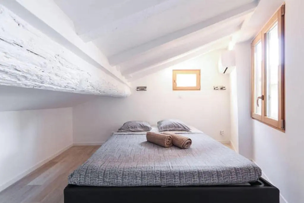 Gilly 4 - EXCEPTIONAL 2BEDS, SEA VIEW, MODERN,A/C, OLD TOWN