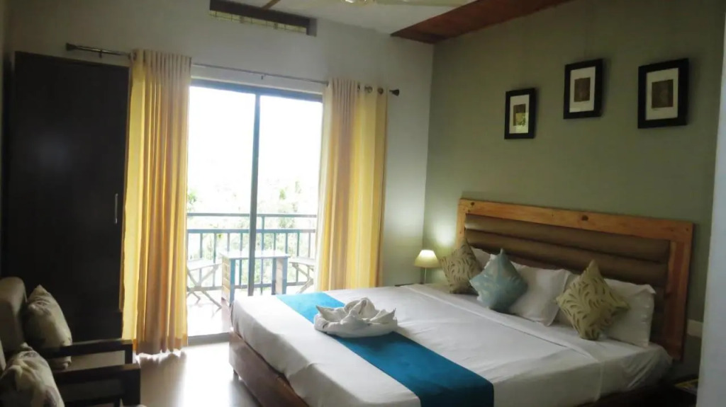 Mistletoe Munnar Homestay & Cafe