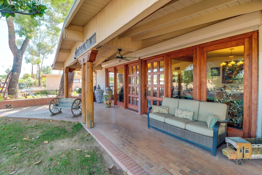 Home Near Sabino Canyon: Hot Tub & Swim Spa Access