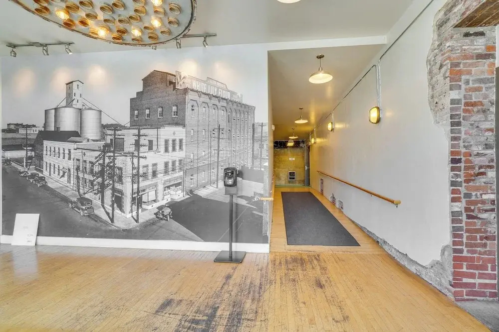 Dtwn Knoxville Studio Half-mi to Market Square!