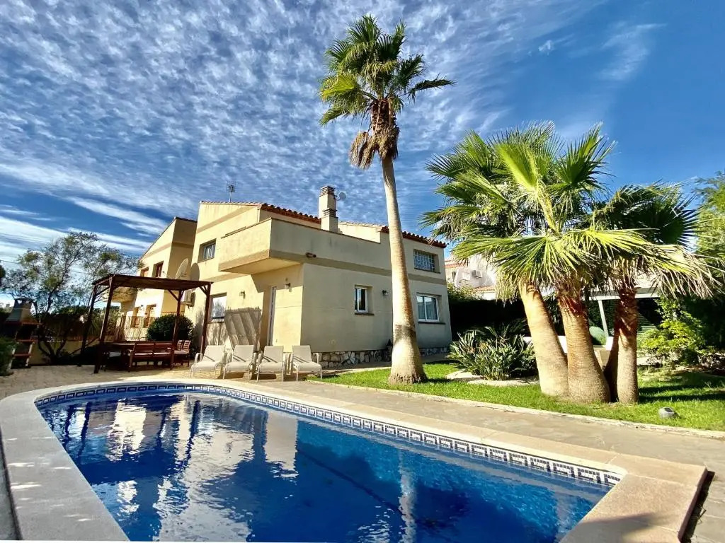 Villa Martina 4 bedroom villa with air conditioning & private swimming pool ideal for families