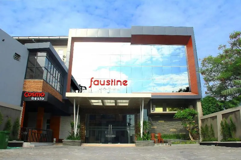 Triizz Hotel Semarang