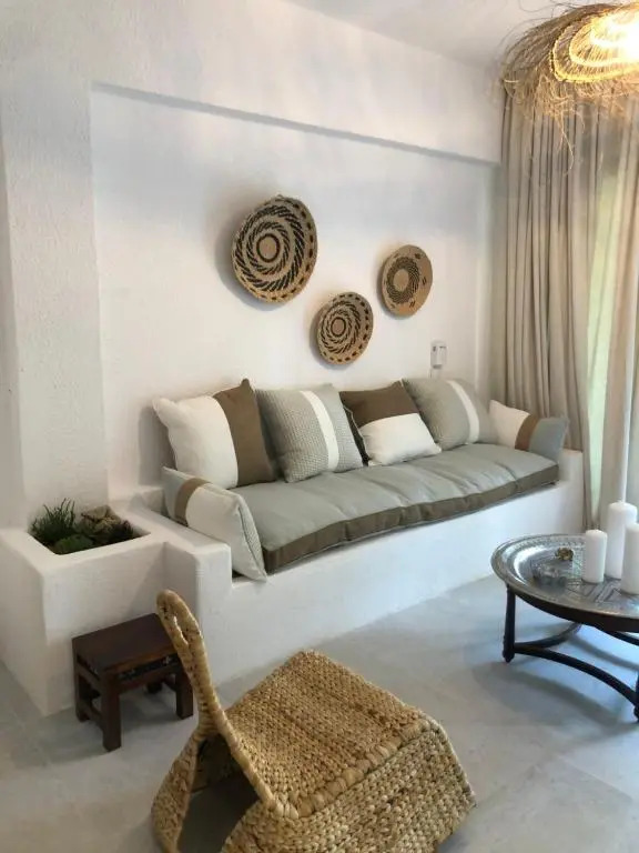 Garden Oasis by the Sea - Pool & Parking