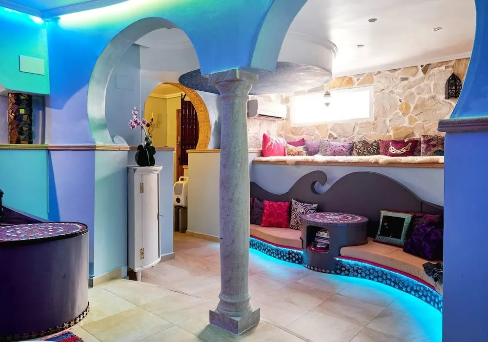 Studio in Torrevieja, with Shared Pool, Enclosed Garden and Wifi Near the Beach