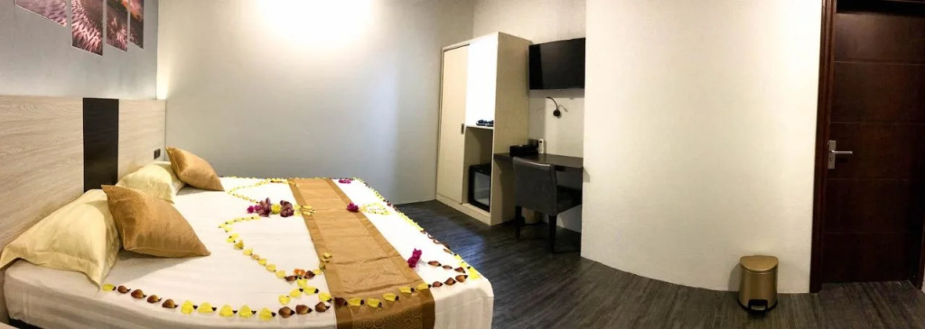 Dhiffushi Tourist Hotel