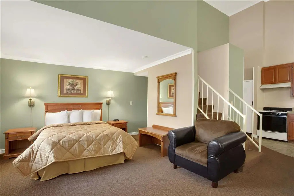 Travelodge Inn & Suites by Wyndham Gardena CA