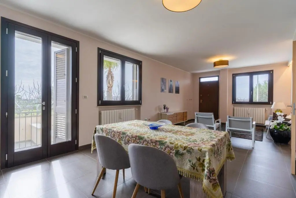Intera villa ad uso esclusivo con 2 bagni 4 camere da letto,garage,giardino,area fitness,lavatrice,wifi